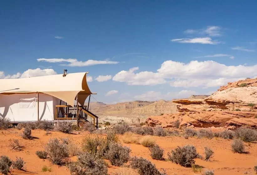 Hotelli Under Canvas Lake Powellgrand Staircase