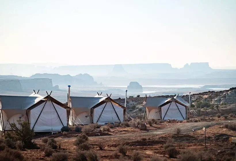 Hotelli Under Canvas Lake Powellgrand Staircase