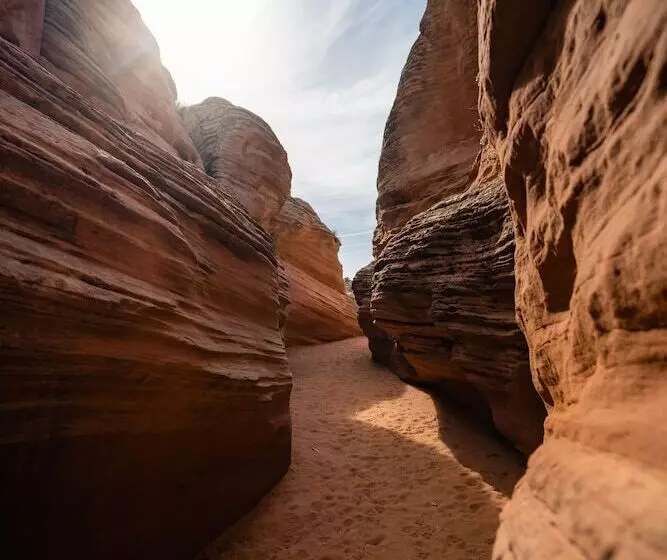 Hotelli Under Canvas Lake Powellgrand Staircase