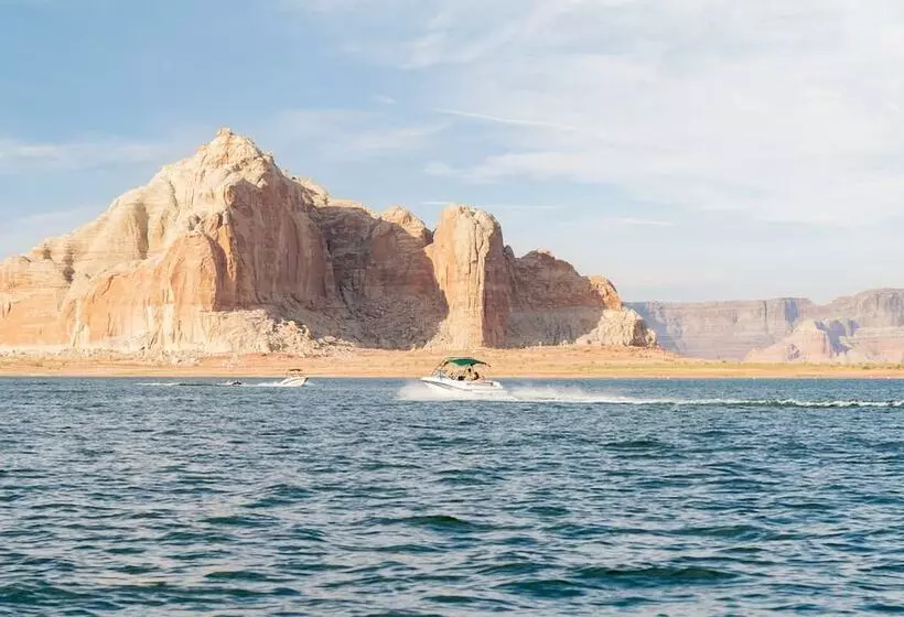 Hotelli Under Canvas Lake Powellgrand Staircase