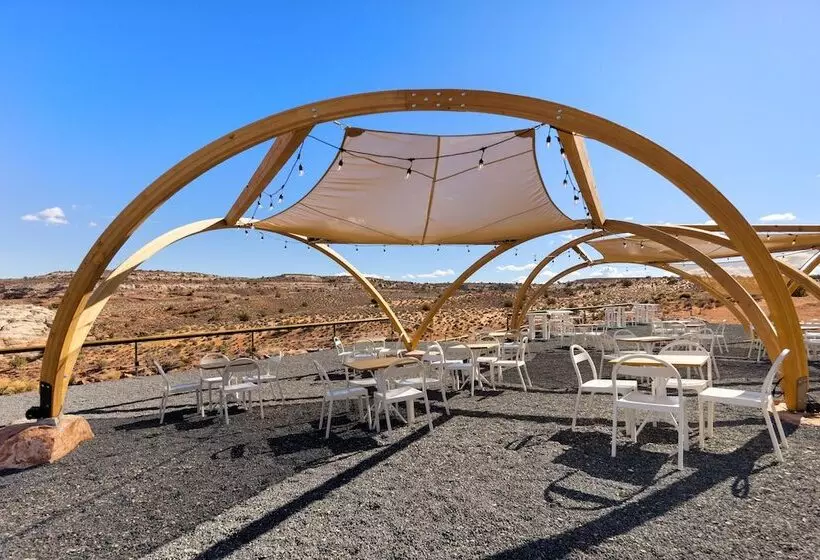Hotelli Under Canvas Lake Powellgrand Staircase