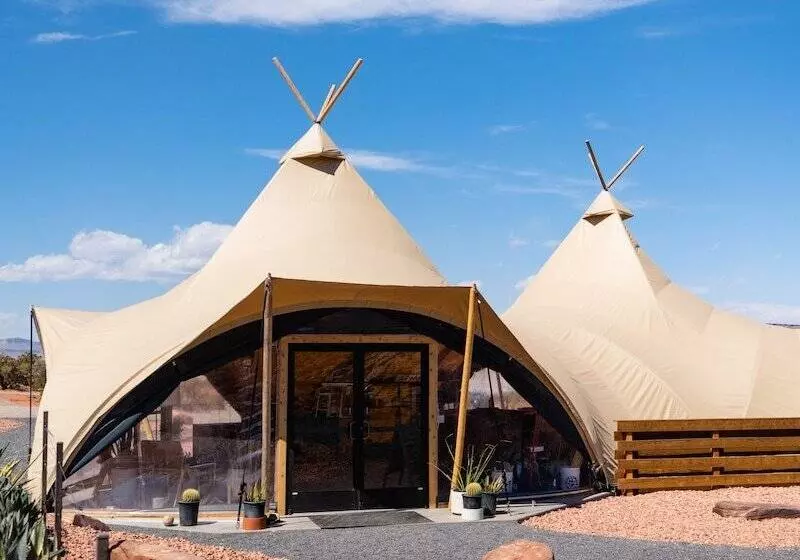 Hotelli Under Canvas Lake Powellgrand Staircase