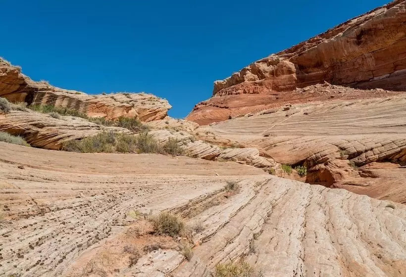 Hotelli Under Canvas Lake Powellgrand Staircase