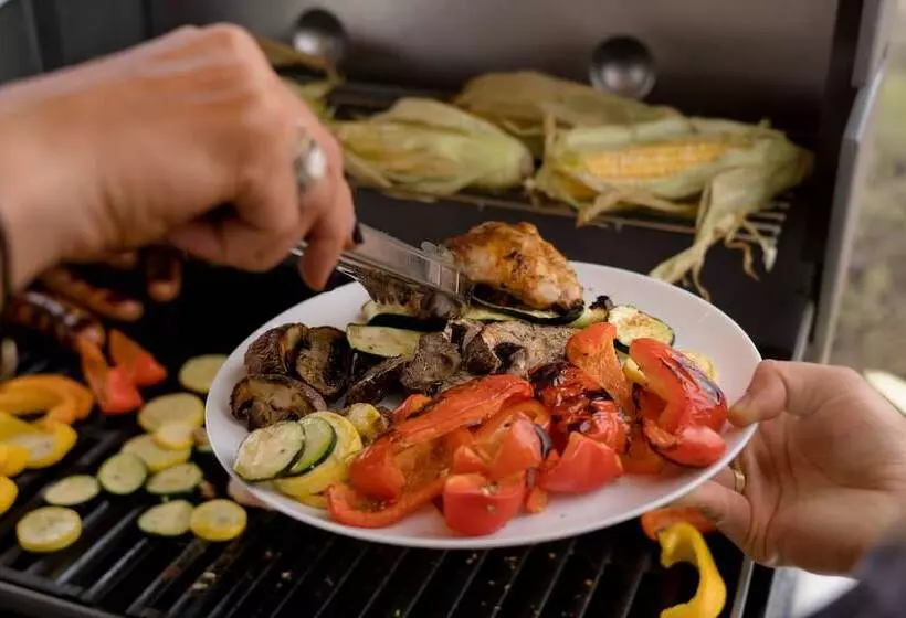 Hotelli Under Canvas Lake Powellgrand Staircase