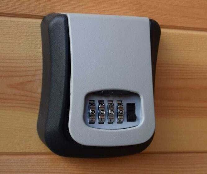 Impeccable1 Double Bed Cabin In Poole With Hot Tub