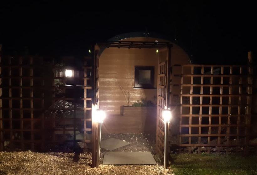 Impeccable1 Double Bed Cabin In Poole With Hot Tub