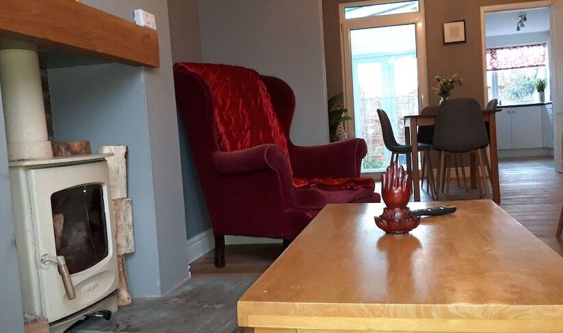 Lunas Cottage   Grove Road Cottages