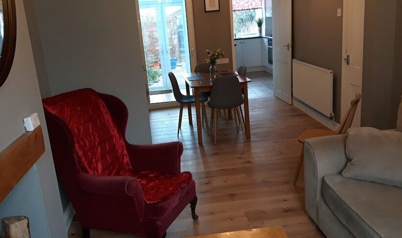 Lunas Cottage   Grove Road Cottages