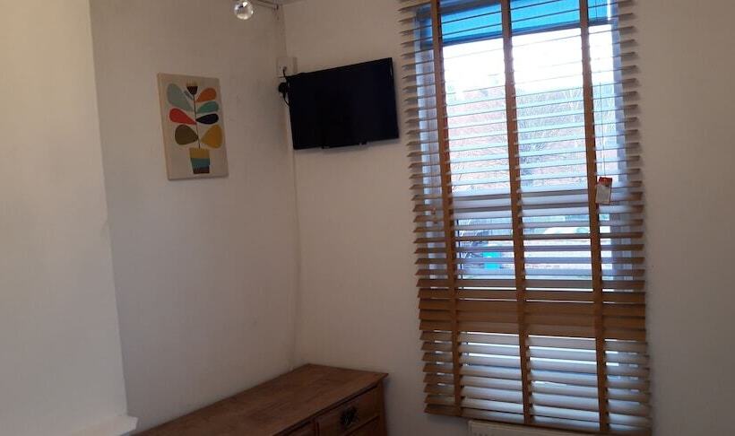 Lunas Cottage   Grove Road Cottages