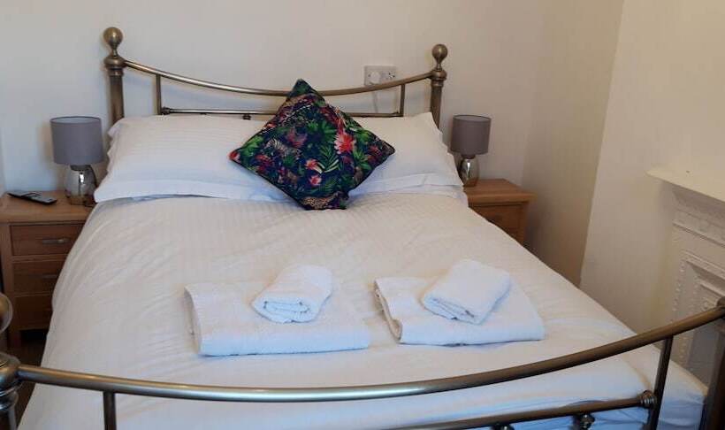 Lunas Cottage   Grove Road Cottages