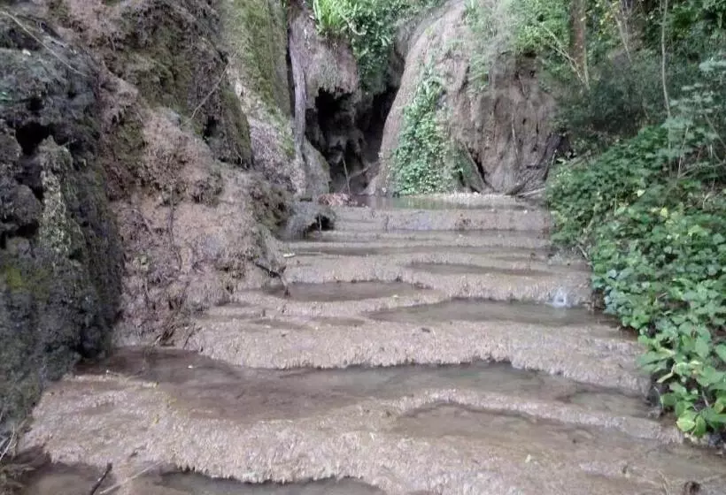 Majatalo La Cascade De Hauterive