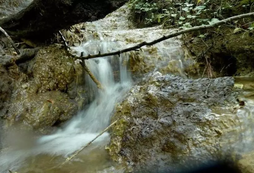 Majatalo La Cascade De Hauterive
