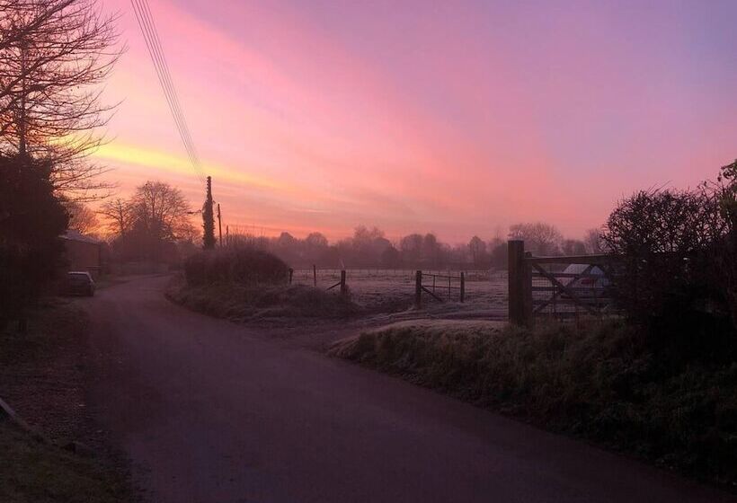 Perfect Cottage Hideaway In The Divine Pewsey Vale
