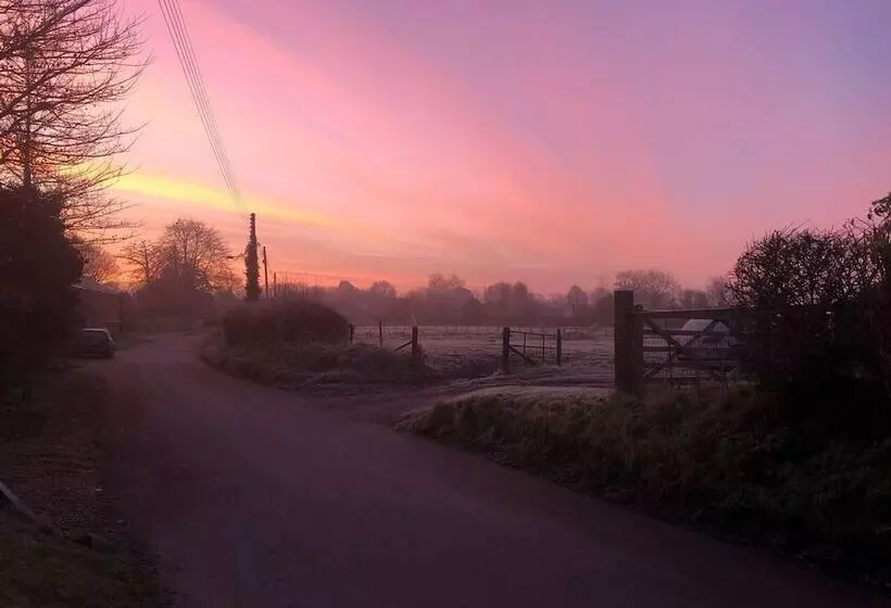 Perfect Cottage Hideaway In The Divine Pewsey Vale