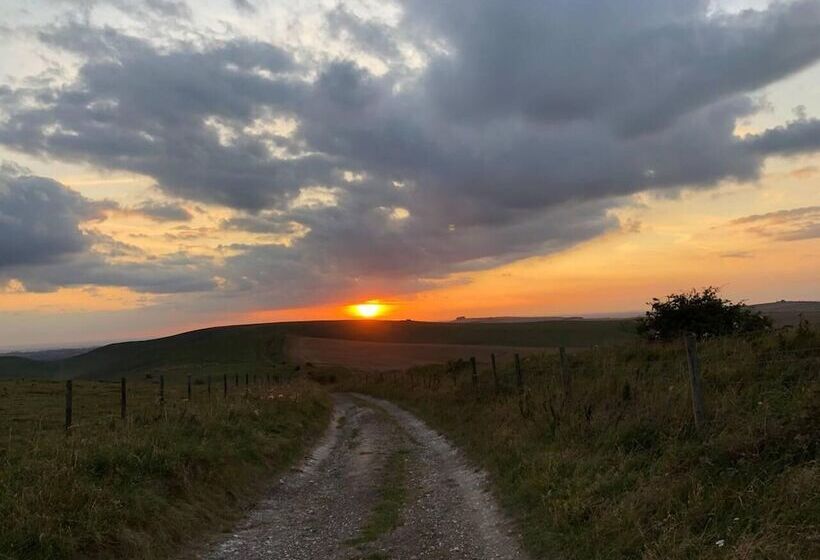 Perfect Cottage Hideaway In The Divine Pewsey Vale