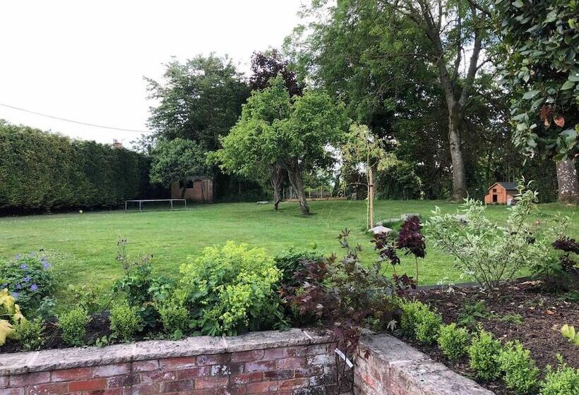 Perfect Cottage Hideaway In The Divine Pewsey Vale