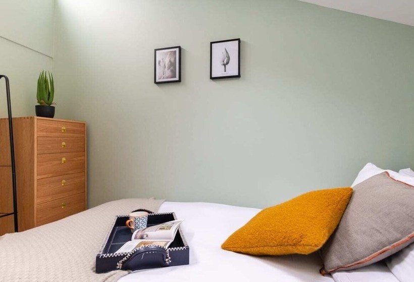 The Primrose Hill Escape  Modern & Bright 2bdr Mews Home