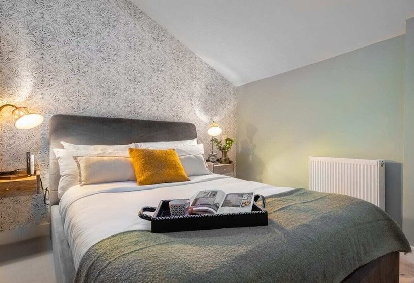 The Primrose Hill Escape  Modern & Bright 2bdr Mews Home