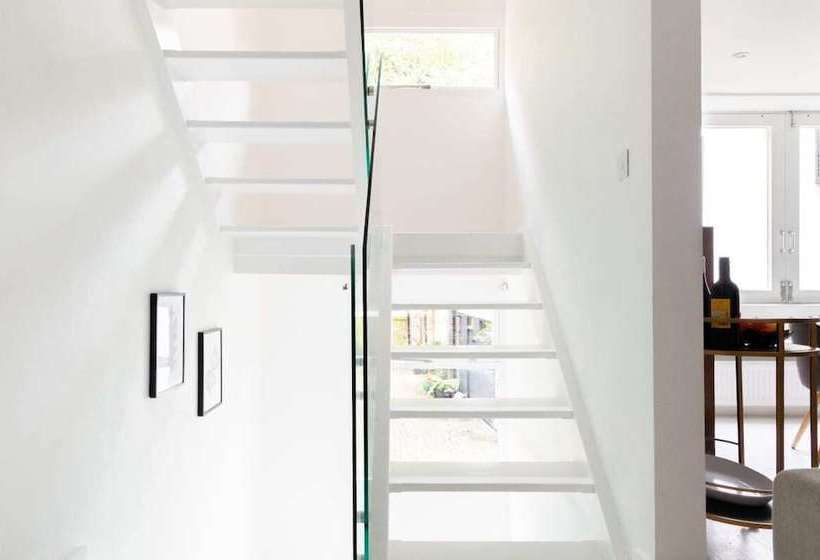 The Primrose Hill Escape  Modern & Bright 2bdr Mews Home