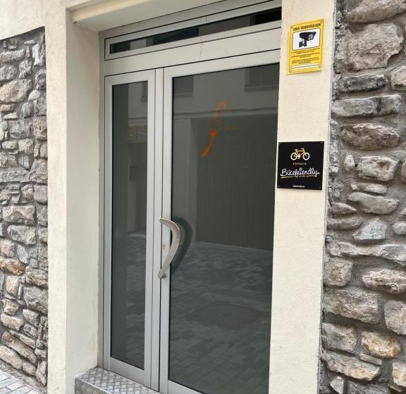 客栈  Fonda Can Fasersia