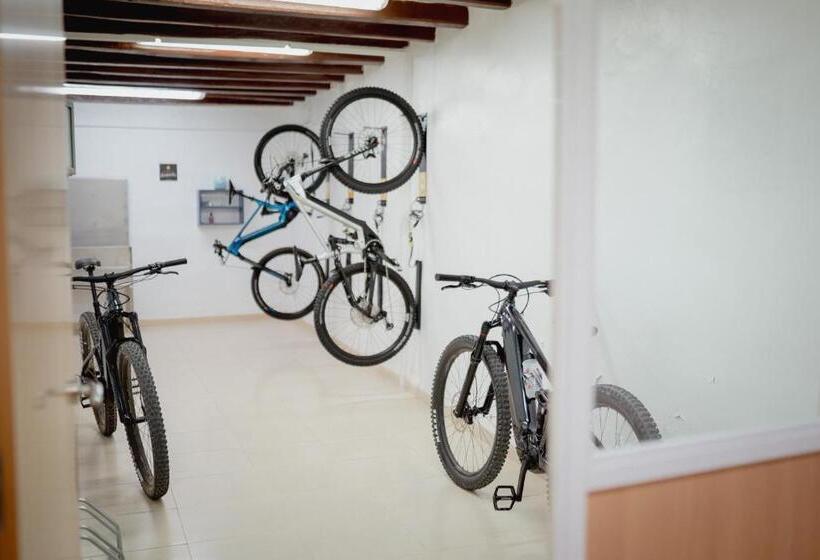 客栈  Fonda Can Fasersia