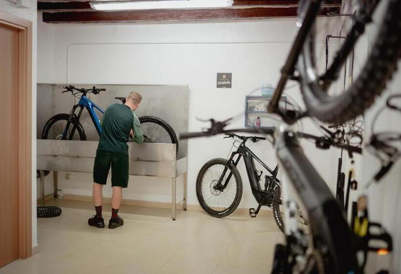 客栈  Fonda Can Fasersia