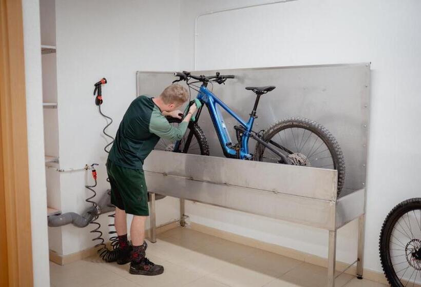 客栈  Fonda Can Fasersia