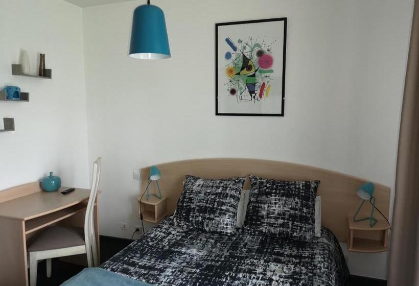 Отель Acqs Hôtel