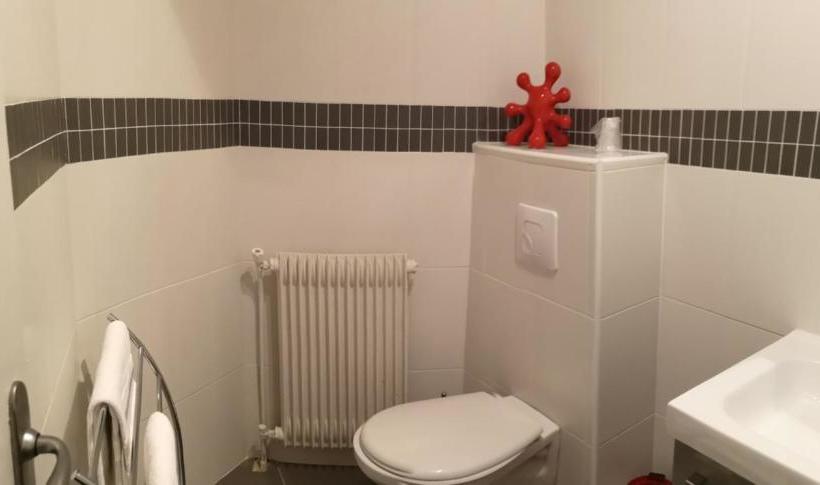 Отель Acqs Hôtel