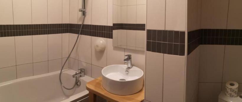 Отель Acqs Hôtel