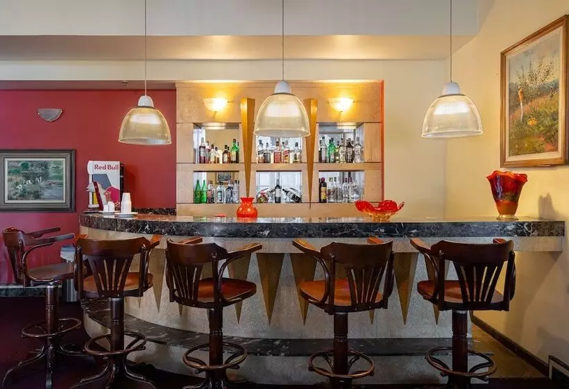 Отель Carlton Plaza São José Dos Campos