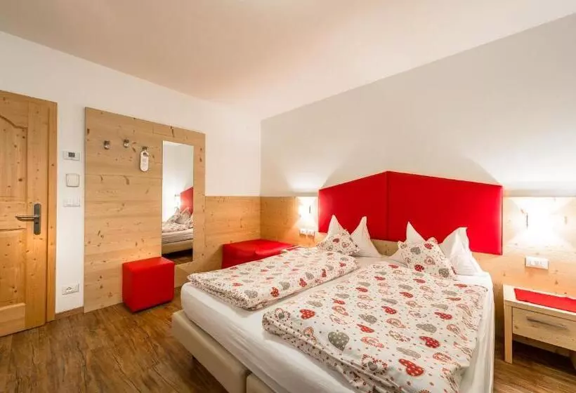 ホテル Garni Tyrolia