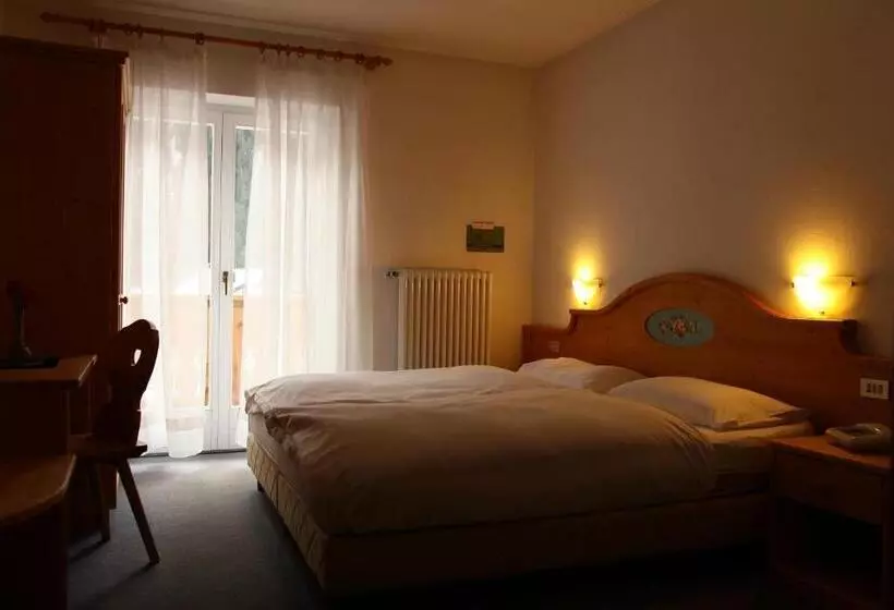 ホテル Garni Tyrolia