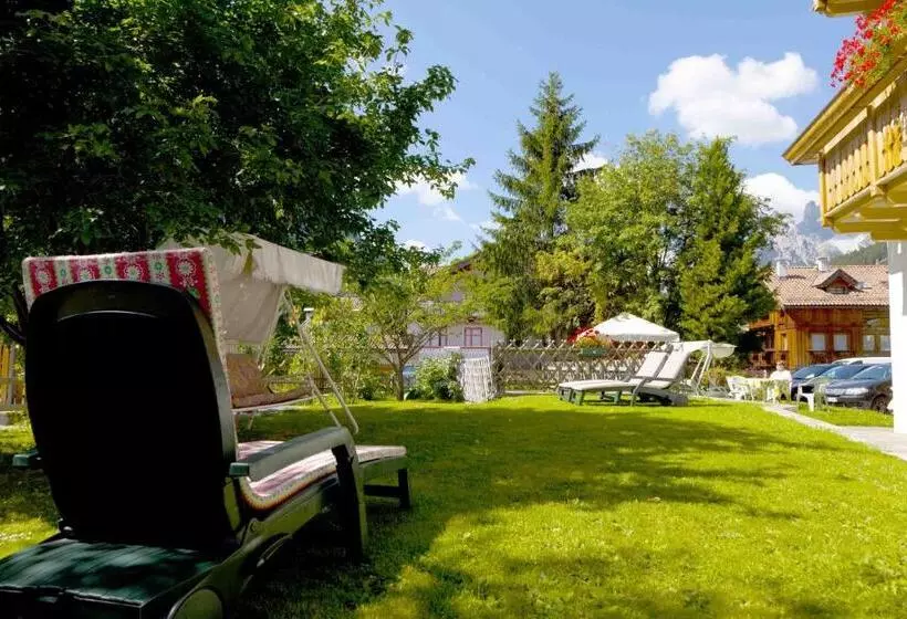 ホテル Garni Tyrolia