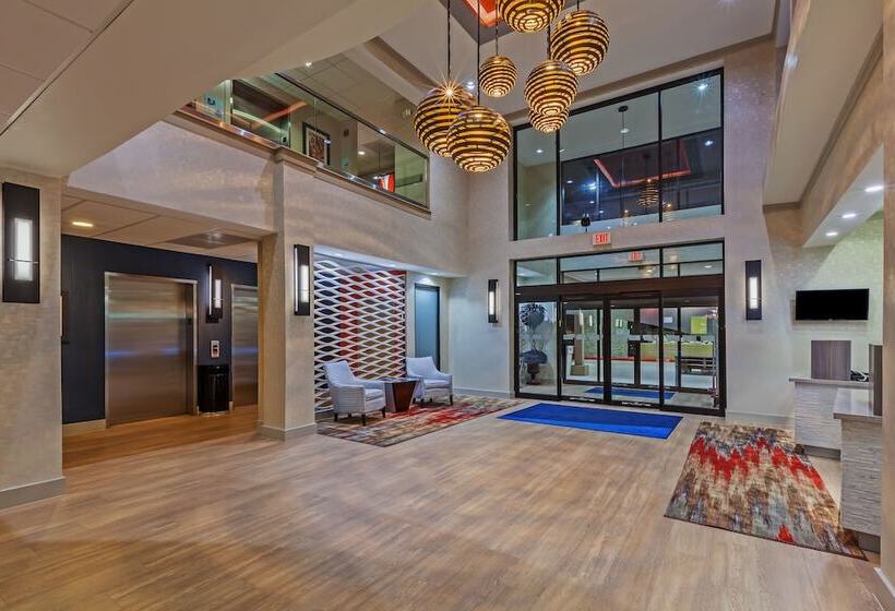 فندق Holiday Inn Express & Suites Houston East, An Ihg