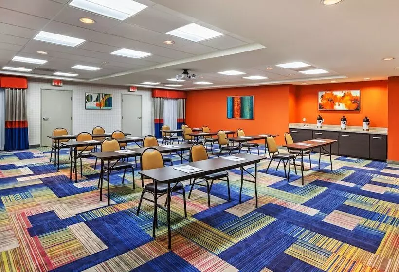 호텔 Holiday Inn Express & Suites Houston East, An Ihg