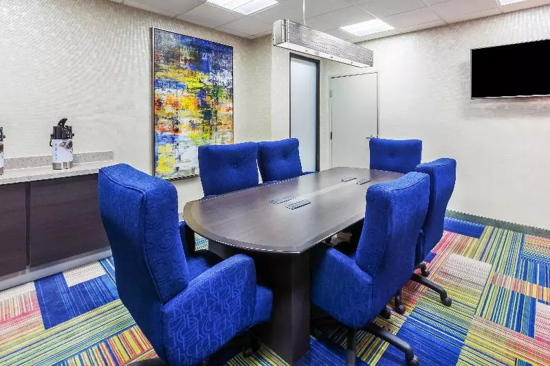 호텔 Holiday Inn Express & Suites Houston East, An Ihg