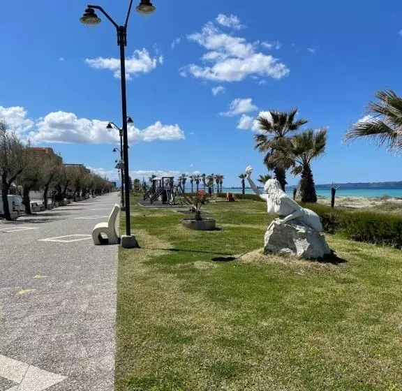 Отель La Baia Di Ulisse