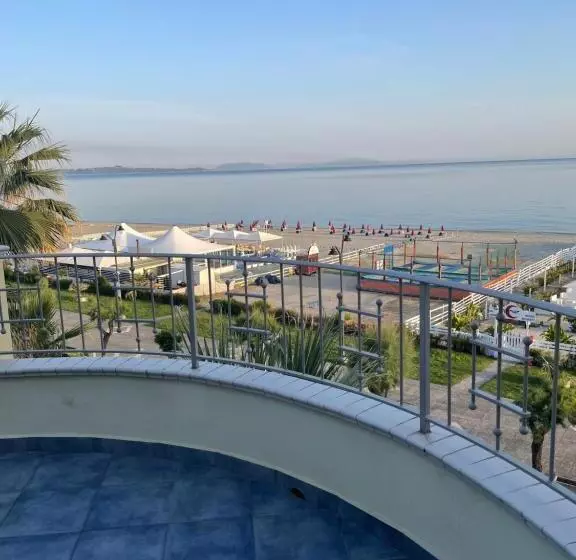 Отель La Baia Di Ulisse