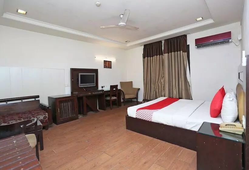 ホテル Parkland Kailash Colony