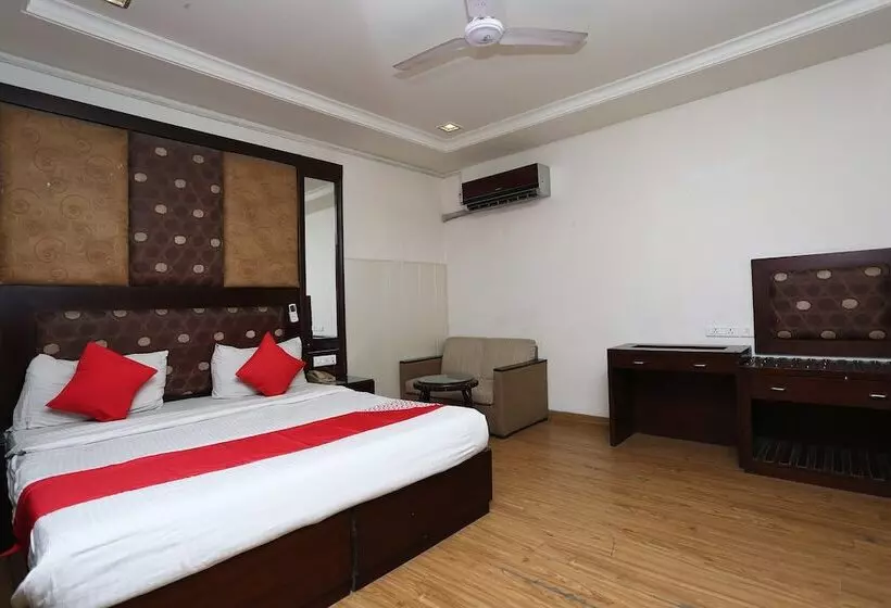 ホテル Parkland Kailash Colony