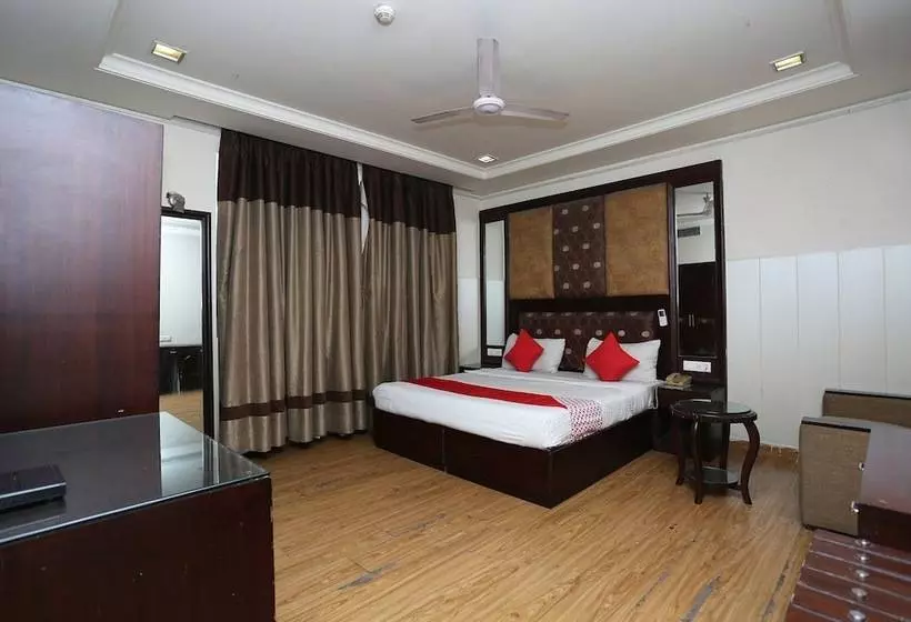 ホテル Parkland Kailash Colony