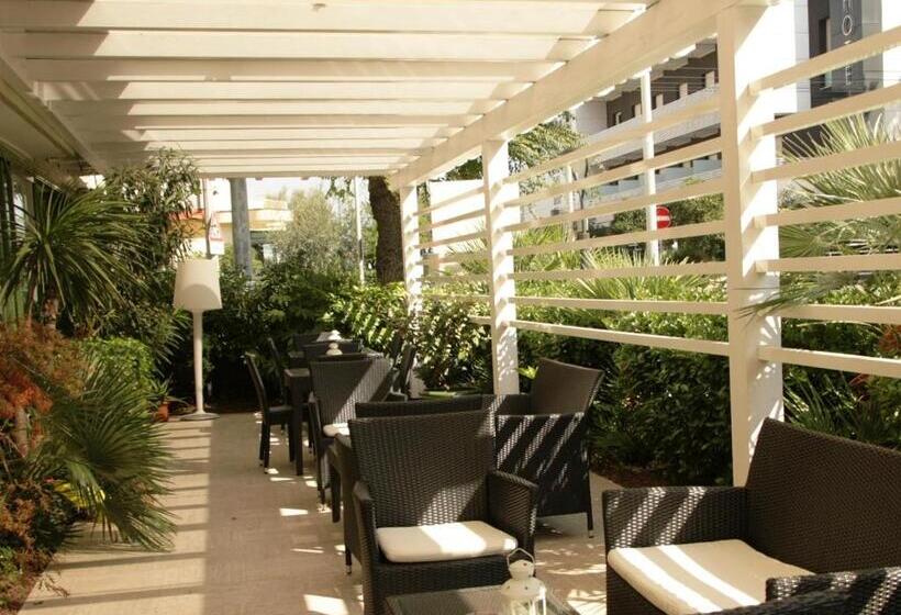 בית מלון כפרי Poker