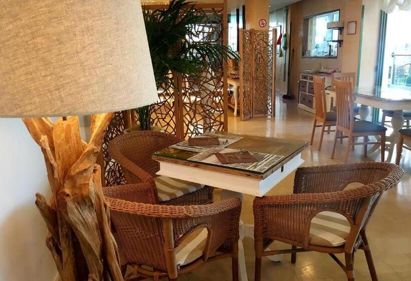 בית מלון כפרי Poker