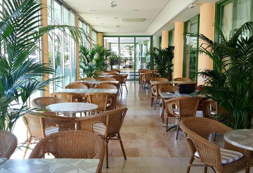 בית מלון כפרי Poker