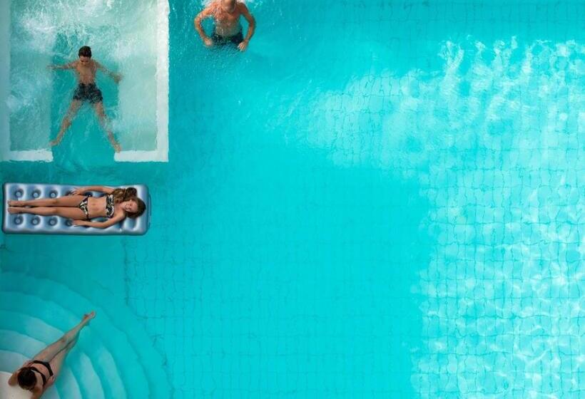 בית מלון כפרי Poker