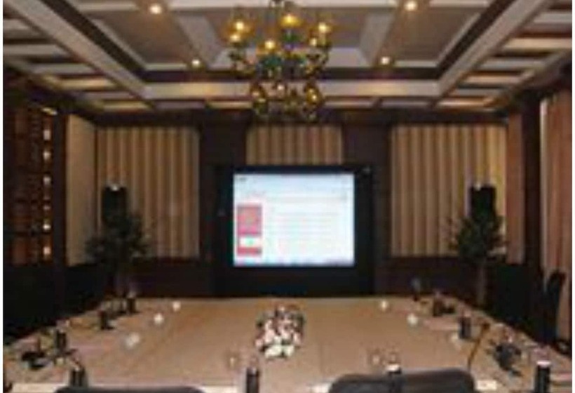 ホテル Vivanta Ernakulam, Marine Drive