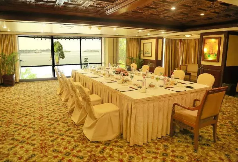 호텔 Vivanta Ernakulam, Marine Drive