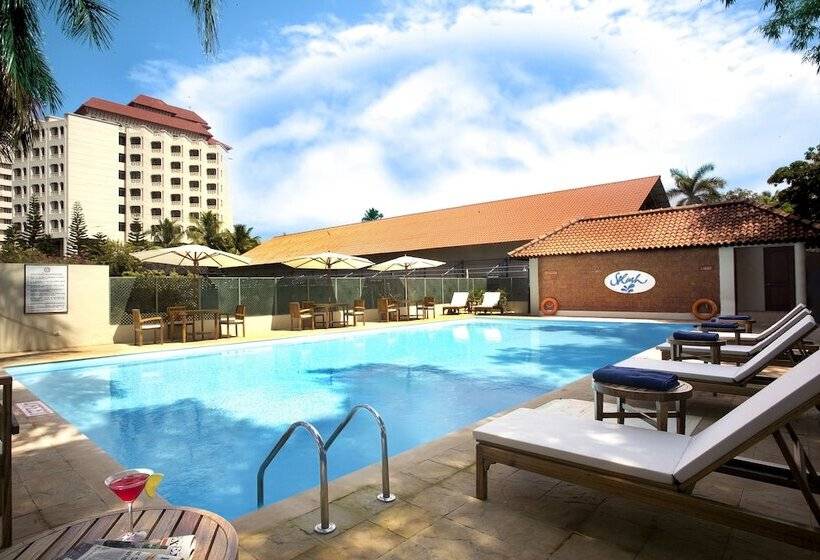 ホテル Vivanta Ernakulam, Marine Drive