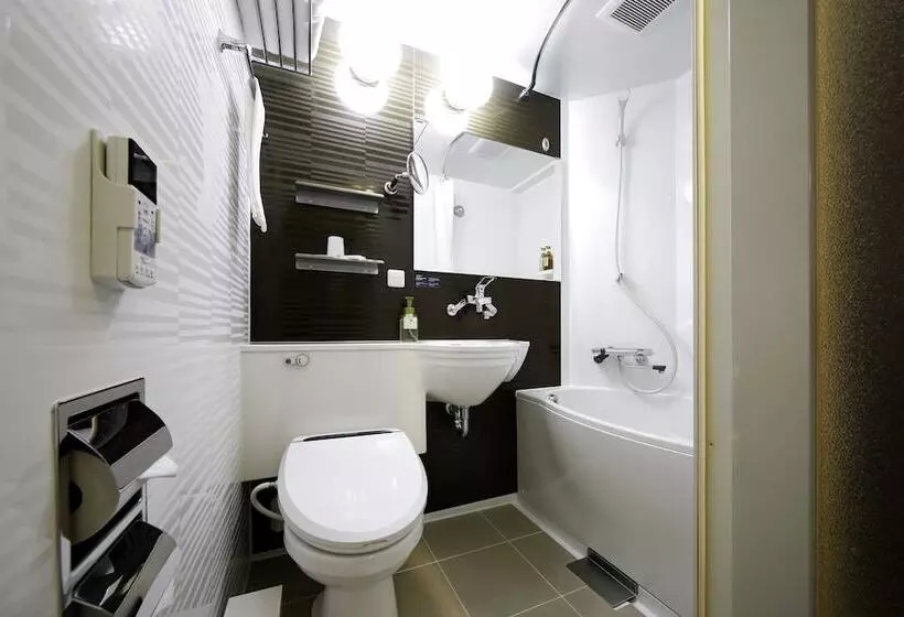 Отель Travelodge Kyoto Shijokawaramachi